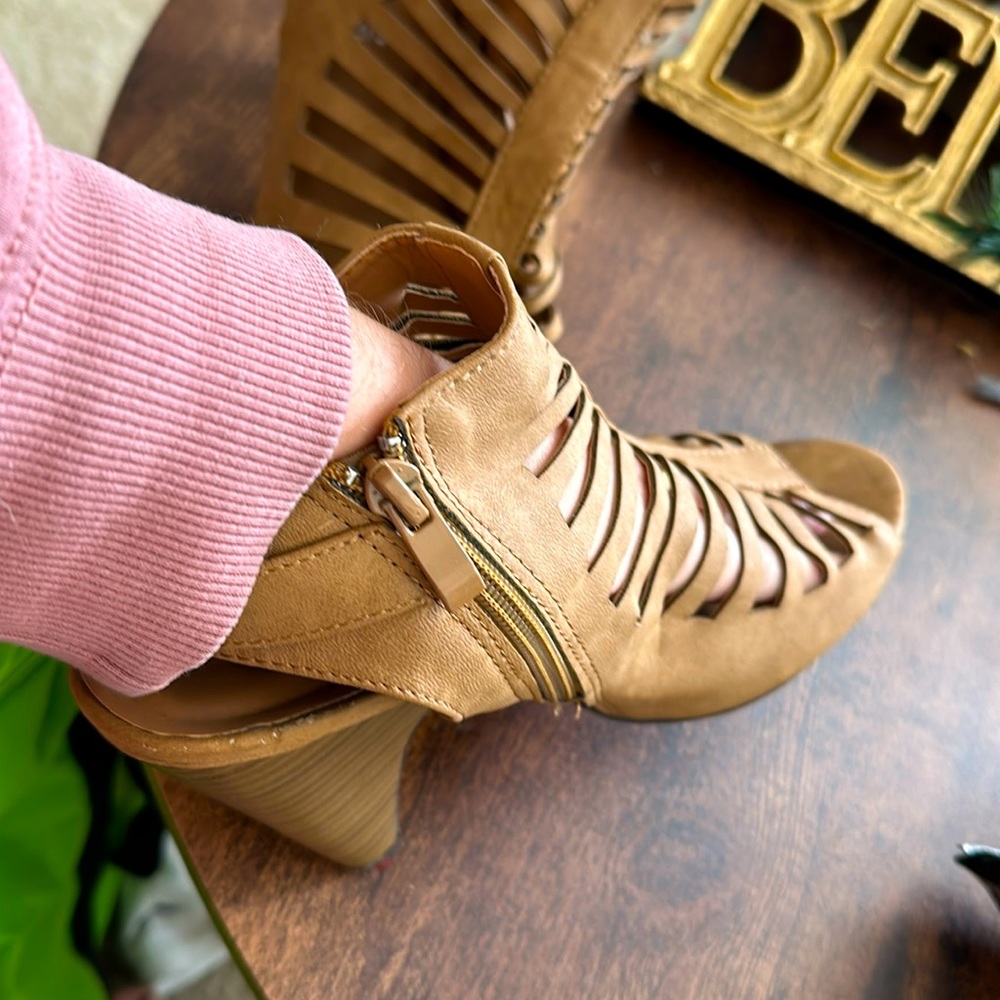 brown sandal heels